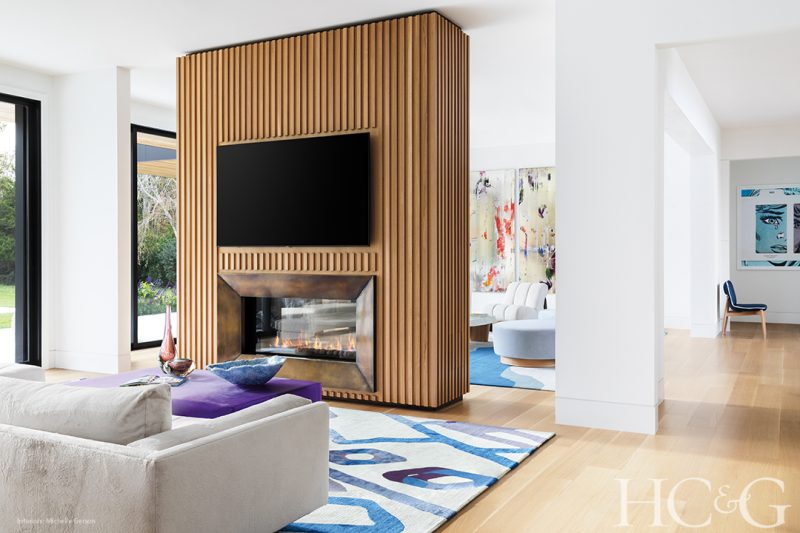 geometric design rug Loop from The shape collection, in a modern hamptons home